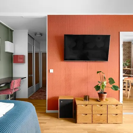 Wehost Spacious Traveller's Hq Above Metro @vilhonvuorenkuja 16 Lejlighed