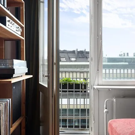 Wehost Spacious Traveller's Hq Above Metro @vilhonvuorenkuja 16 Huoneisto *